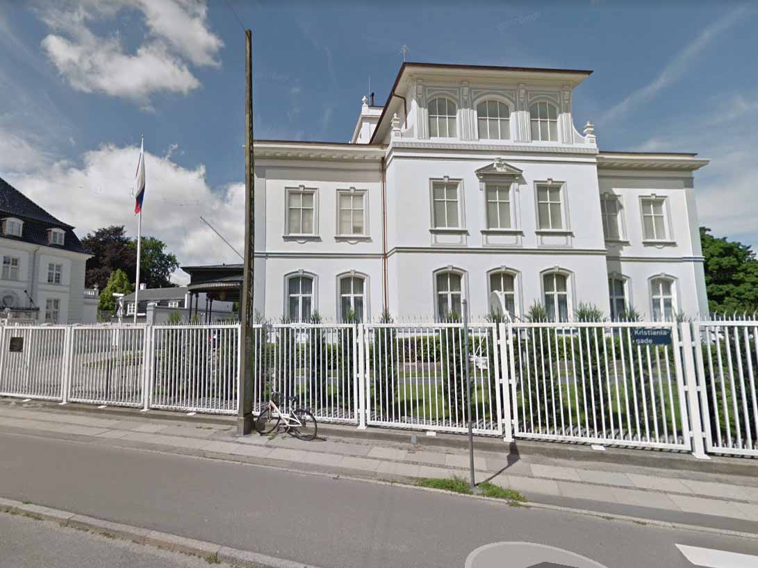 1 российское посольство. Посольство РФ В Дании. Посольство Гренландии в Москве. Посольство России в Гренландии. Посольство России в Суринаме.