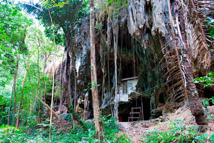 монастырь в пещере на краби