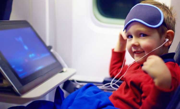 со скольки лет дети могут сами летать на самолете