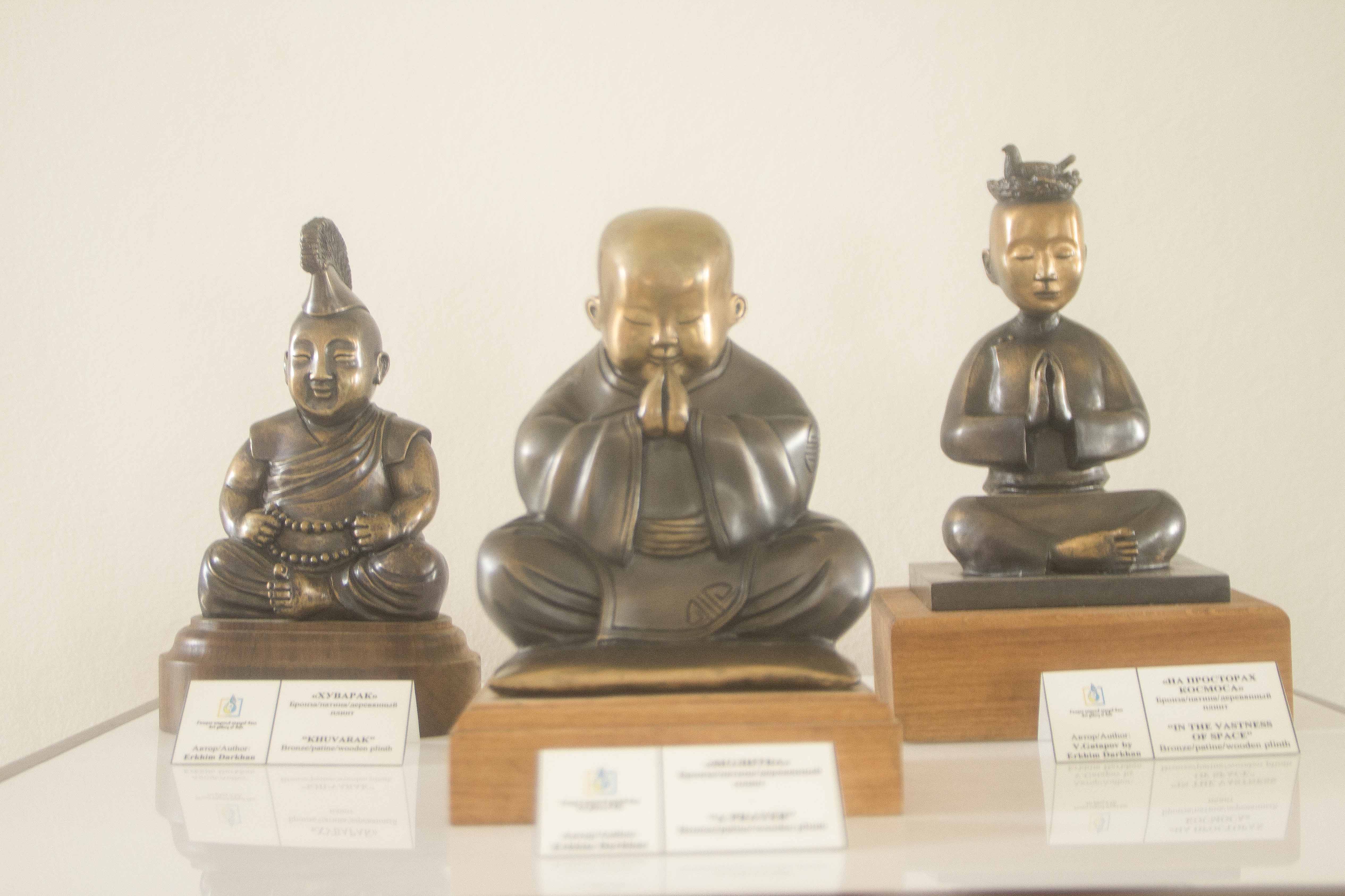 Статуэтки Будды. Выставка буддийских реликвий. Иволгинский дацан. 